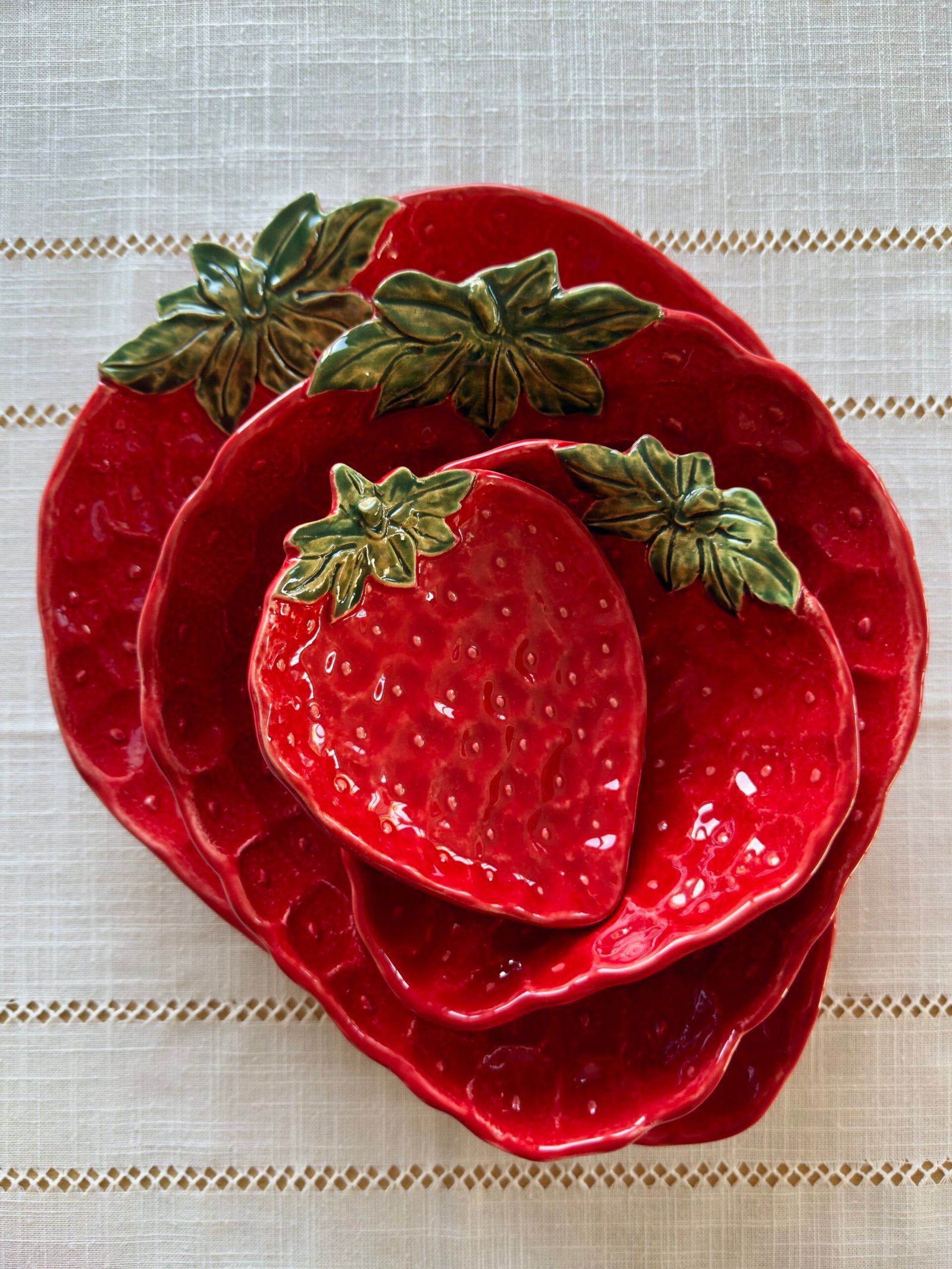 Linea Fragola – Saladebord keramiek rood – Aardbei (afbeelding 4)